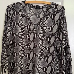 Chic Black and White Snake Print Blouse